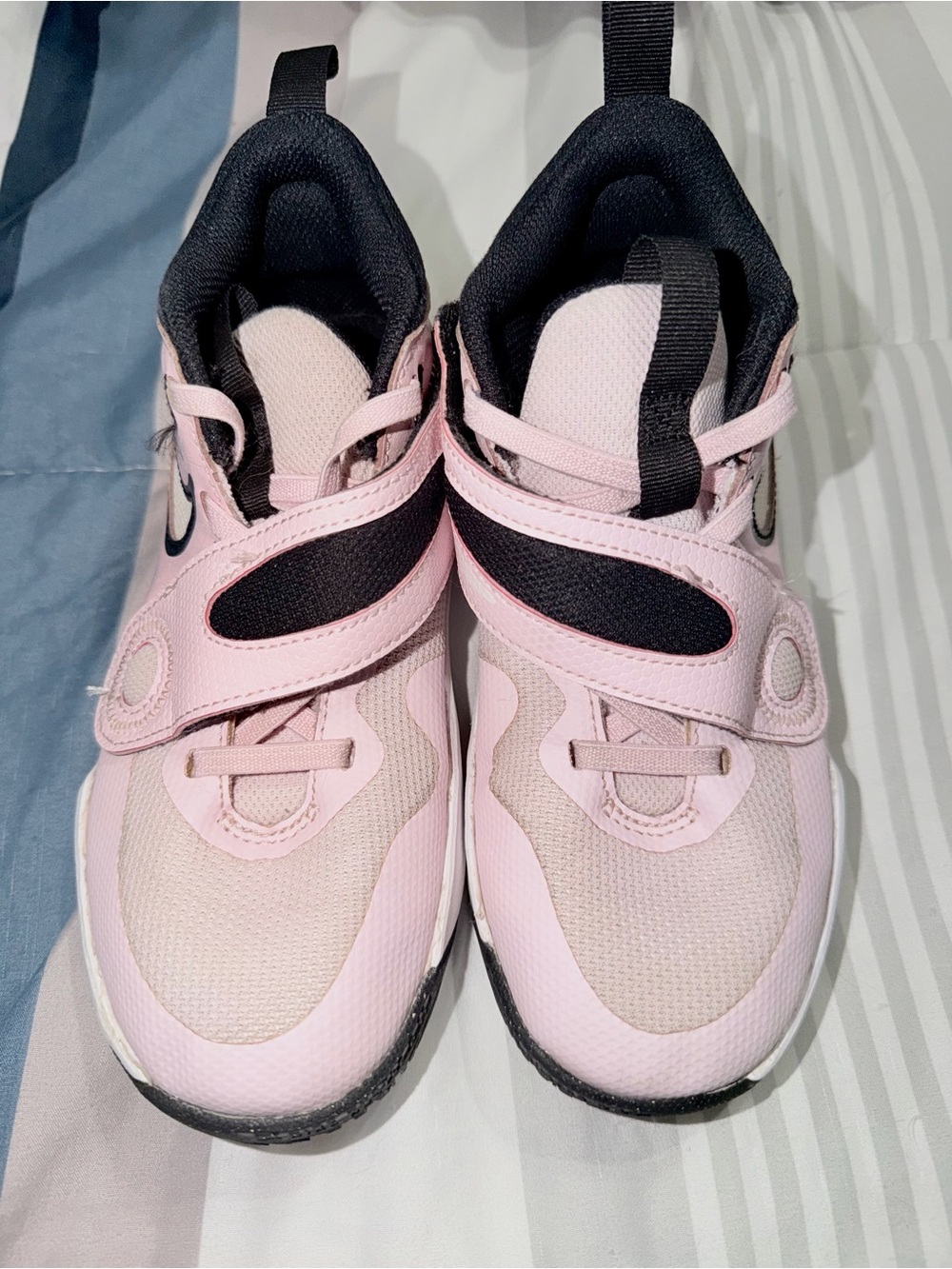 NIKE 2 youth look cleaner in person!!